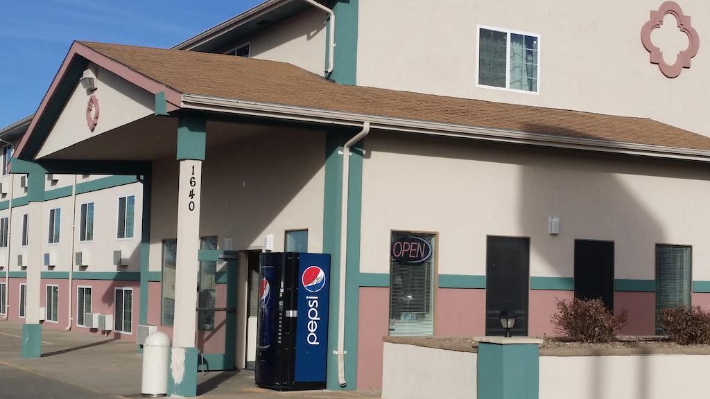 Value Inn & Suites Salina Exterior foto